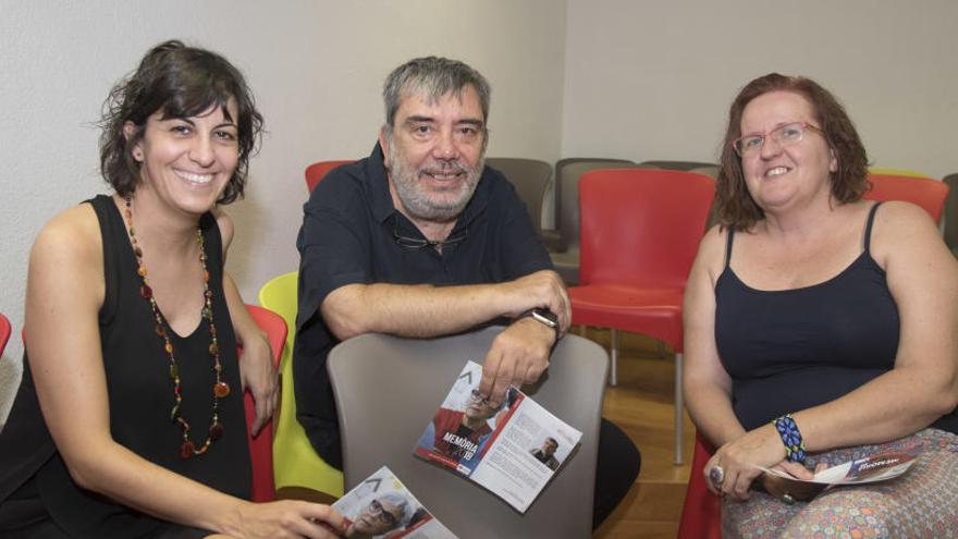 Olga Macias, Miquel Riera i Alba Franch a la presentació, ahir, de l&#039;activitat de Creu Roja durant el 2018.