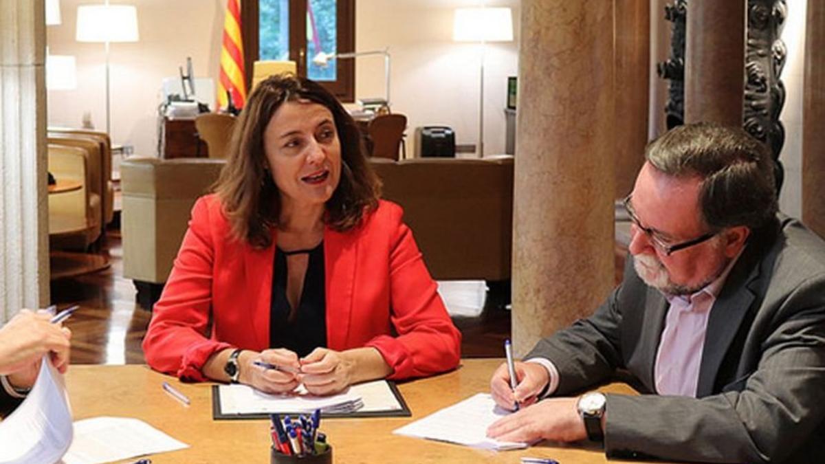 Mercè Conesa, presidenta de la Diputació de Barcelona, y Francesc Juzgado, alcalde Parets.