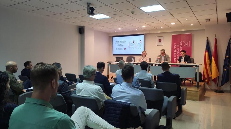 La Diputación y COEVAL inauguran el programa de profesionalización de la pyme familiar para empresas de la Vall d'Albaida