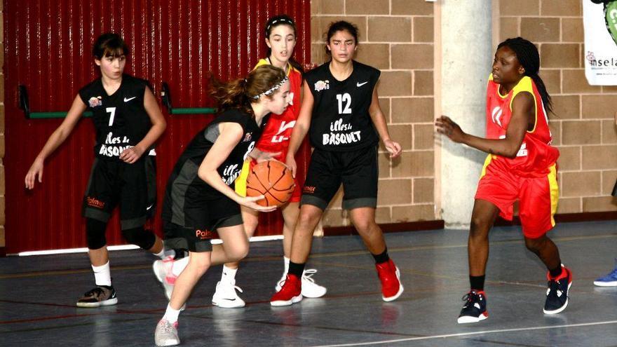 Jugadoras de la selecciÃ³n balear de minibasket durante un entrenamiento.