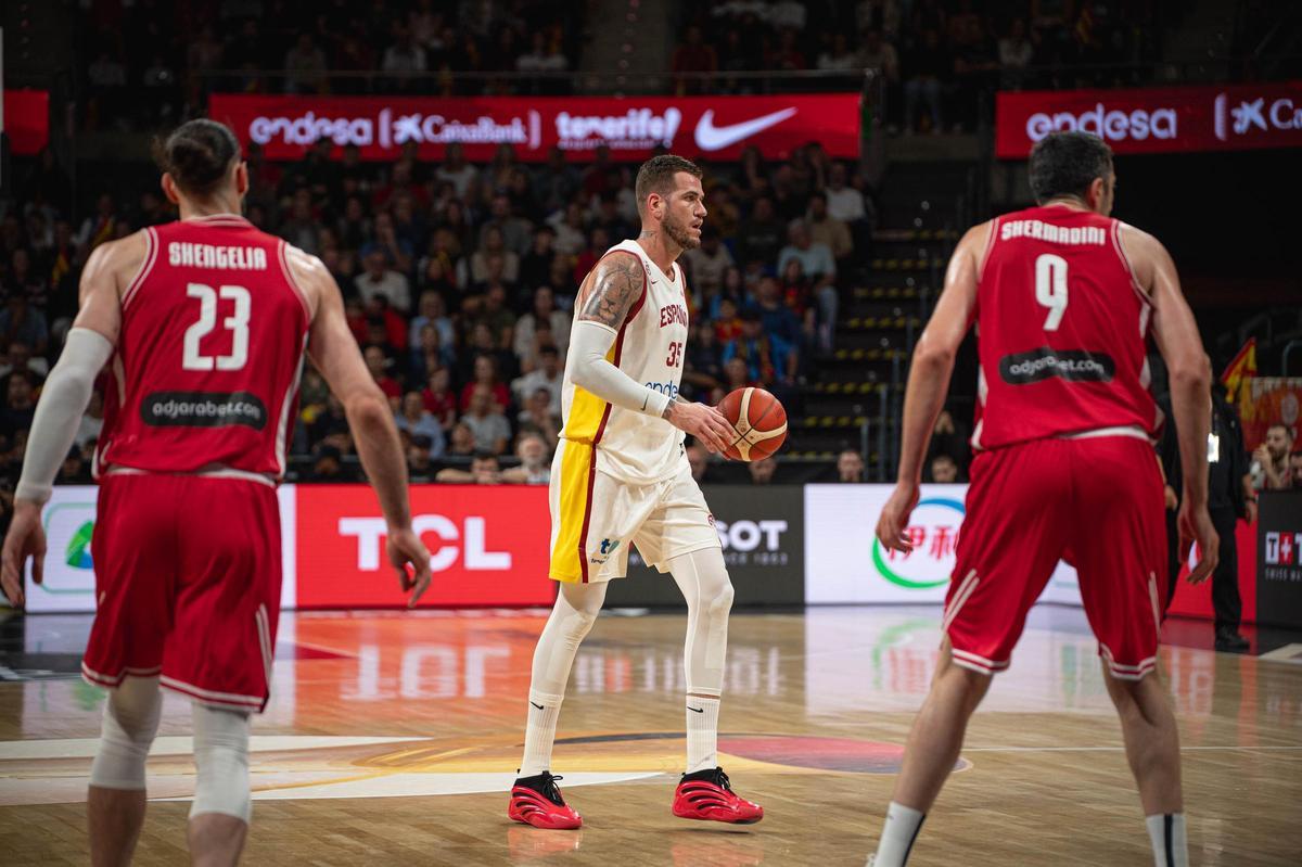 Fran Guerra, durante el España-Georgia del Santiago Martín.