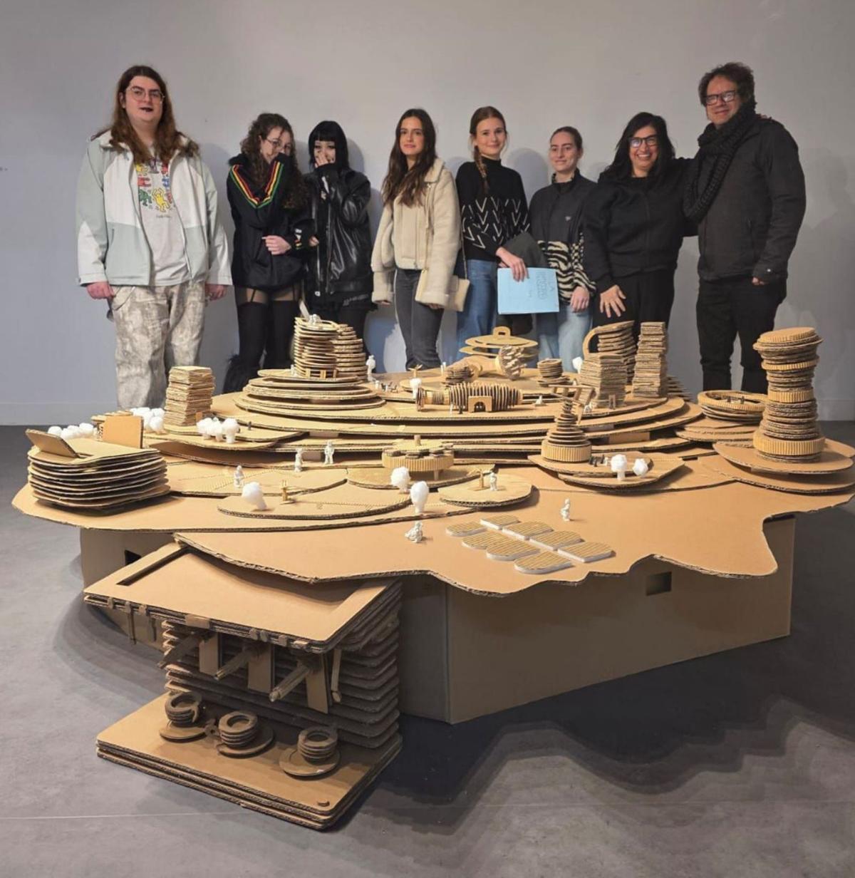 De izquierda a derecha, Javier Vázquez, Alba Guardado, Deva Suárez, África Ripoll, Ximena Gozález, Emma Pérez, Gema Ramos y Carlos Pastrana.