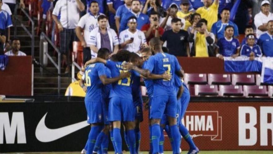 Neymar y Coutinho destrozan a la selección de El Salvador