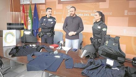 La Policía Local de Palma del Río se dota de nuevo vestuario y elementos de  protección - Diario Córdoba
