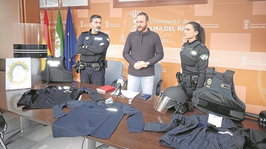 La Policía Local de Palma del Río se dota de nuevo vestuario y elementos de protección