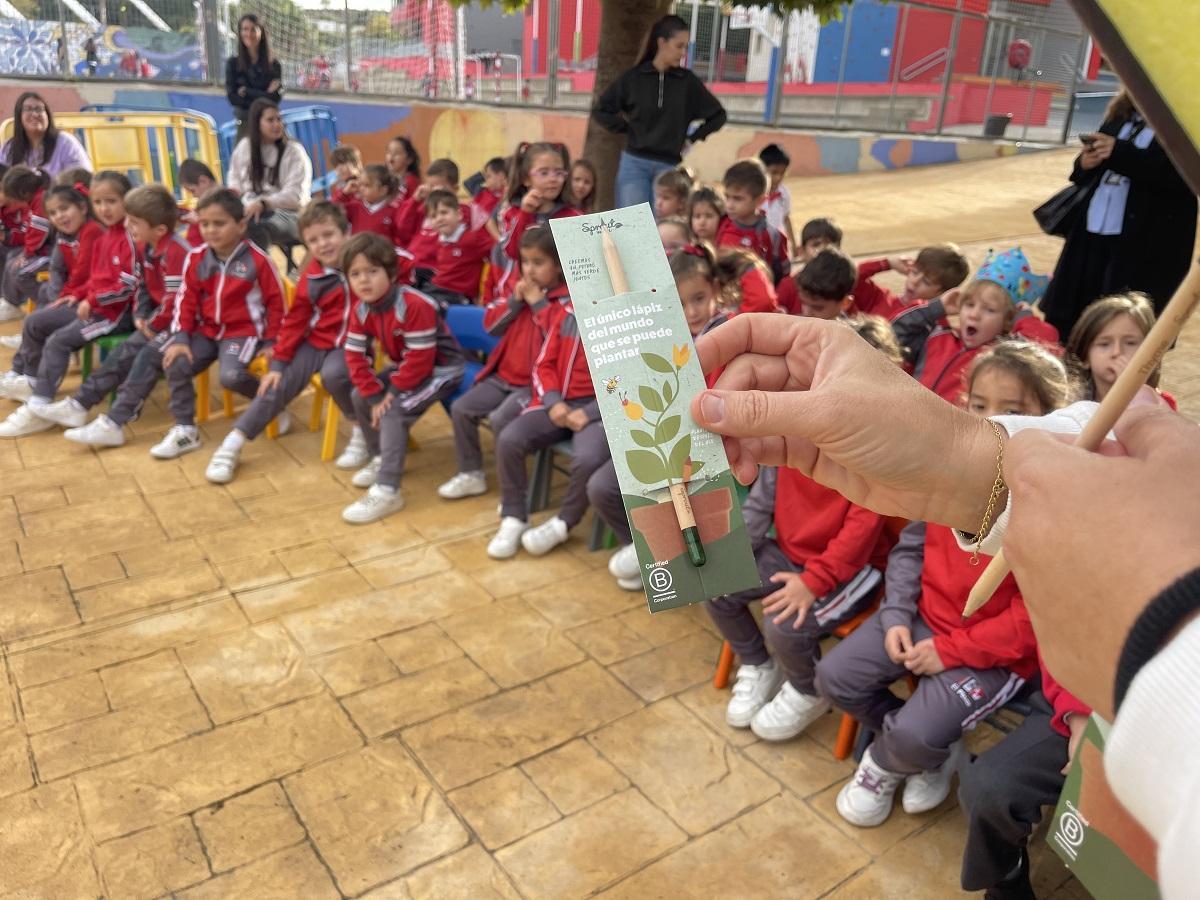 Lápiz de la empresa SproutWorld que colabora con este proyecto del Colegio El Pinar de Alhaurín de la Torre.