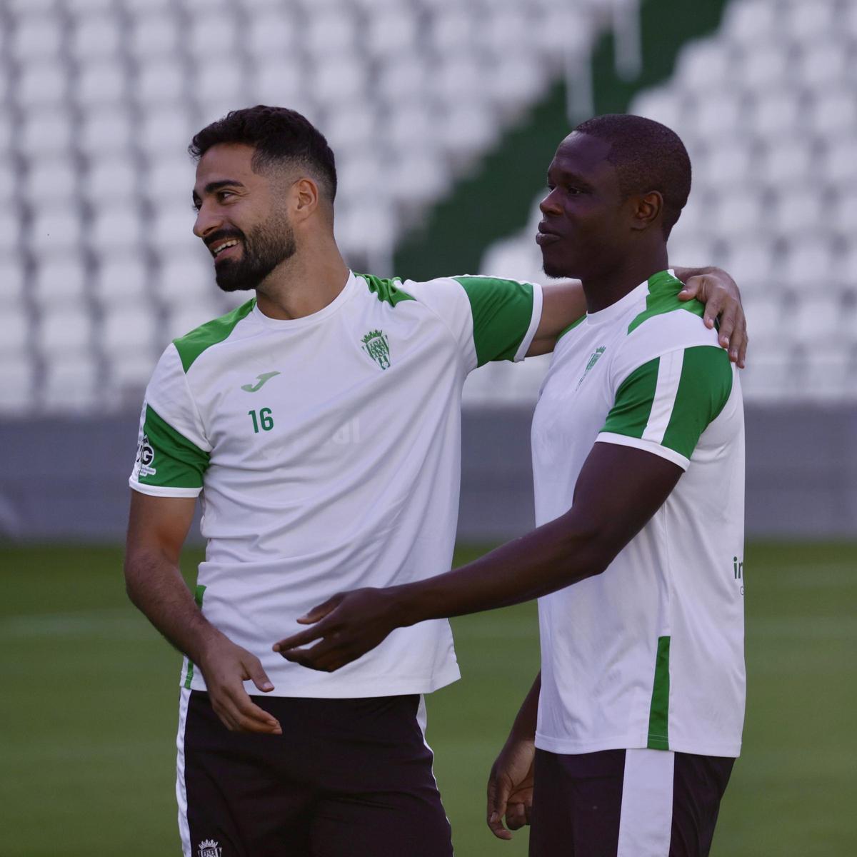 Rubén Alves y Franck Fomeyem, durante un entrenamiento del Córdoba CF.