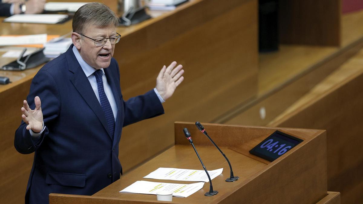 El &#039;president&#039; de la Generalitat, Ximo Puig, interviene en la sesión de control de las Corts este jueves.