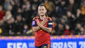 La delantera de la selección española Claudia Pina celebra tras anotar el 1-0 inicial durante el partido de clasificación del Mundial de Brasil 2027 entre España e Islandia, este martes en el estadio Castalia de Castellón de La Plana.- EFE/ Andreu Esteban