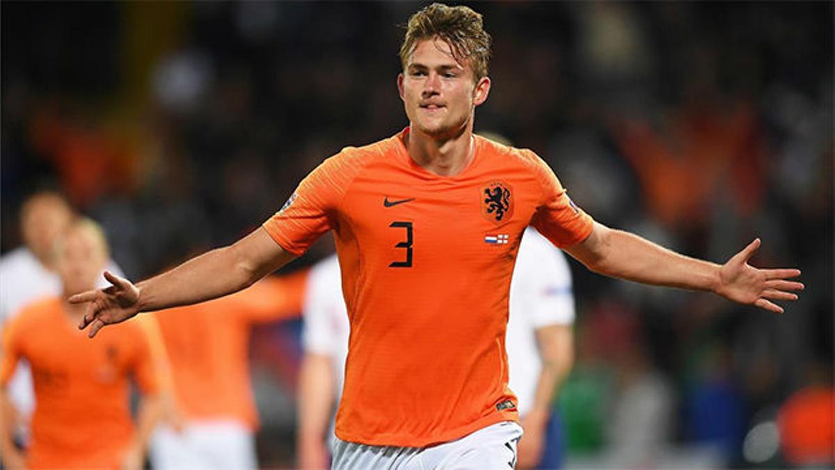 De Boer prefiere a De Ligt de blaugrana