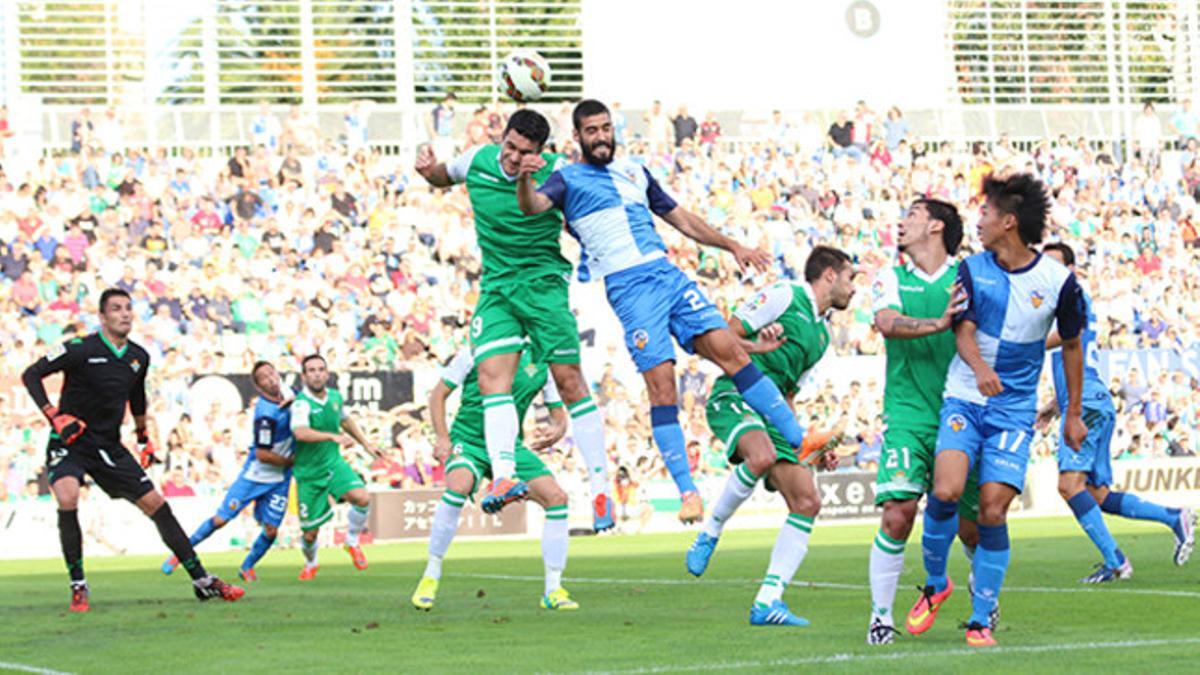 El CE Sabadell pierde su primer partido de Liga ante en Betis