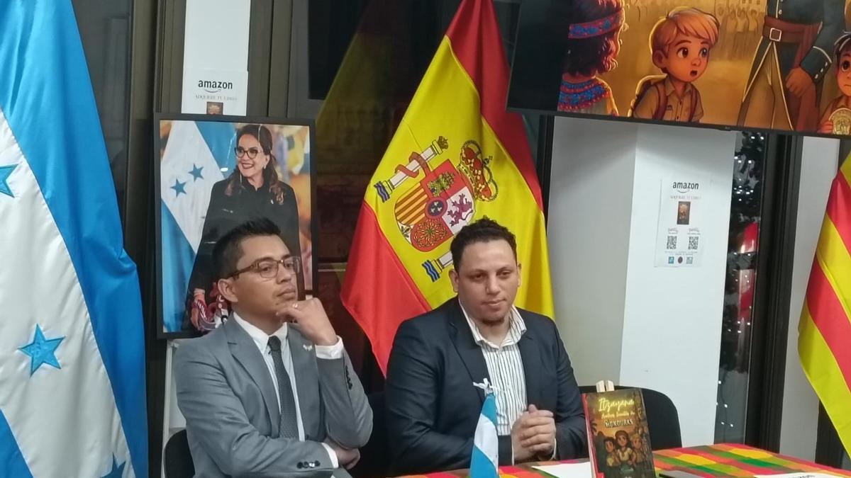 Flores i Rodríguez, durant la presentació del llibre.