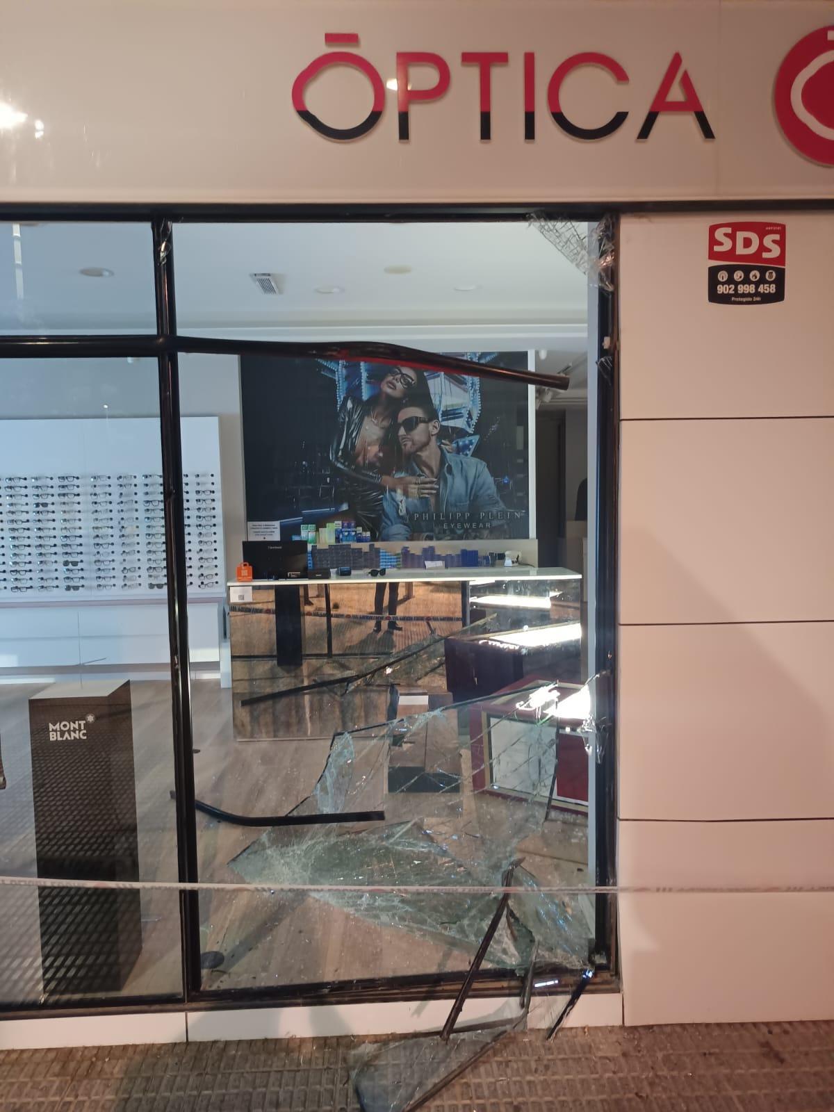 Óptica asaltada en Los Alcázares.
