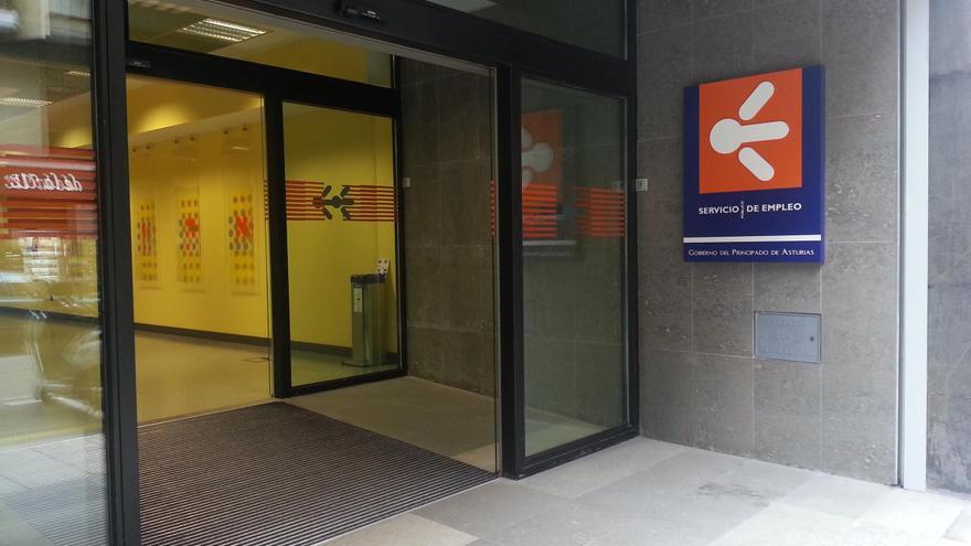 El paro baja en Asturias en 1.645 personas durante el mes de abril