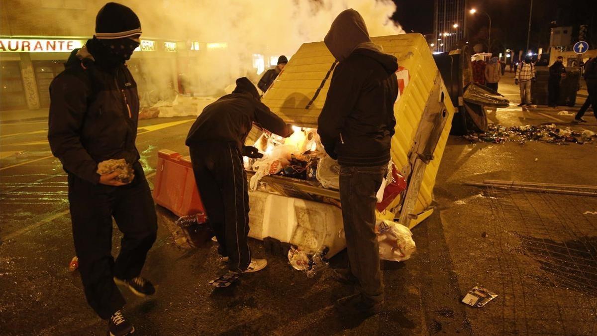 Incidentes en la calle Vitoria en el barrio del Gamonal.