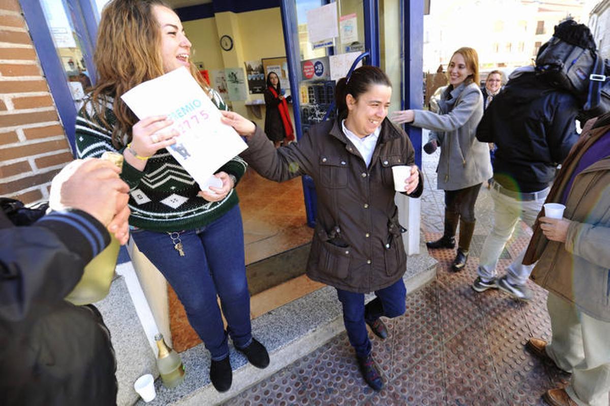MORA (TOLEDO) REPARTE EN VENTANILLA 1.250.000 EUROS DEL SEGUNDO PREMIO