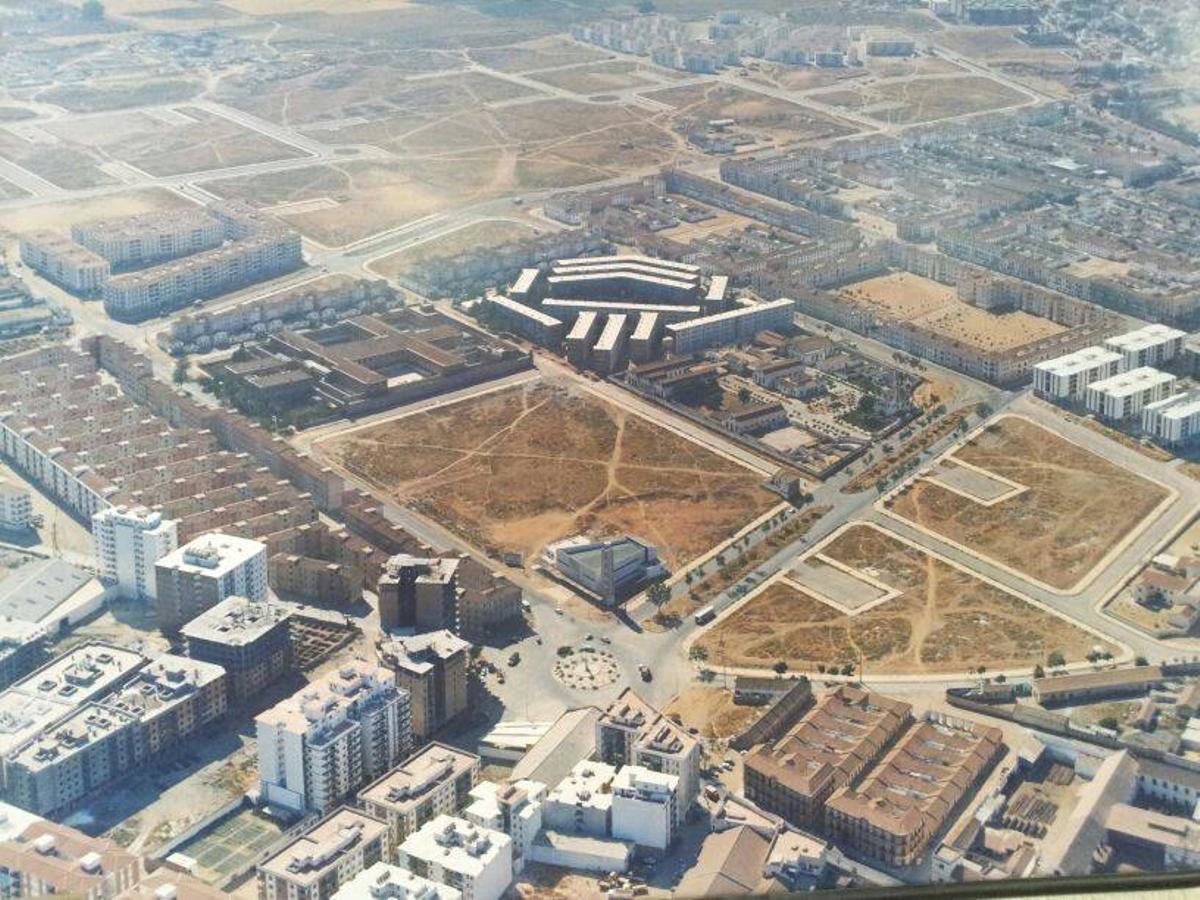 La Cruz del Humilladero, el barrio de Santa Marta y Santa Julia a finales de los años 60.