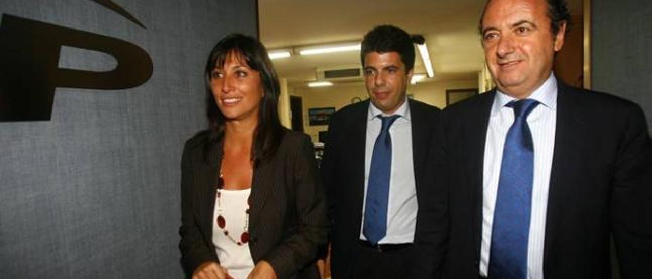 Mónica Lorente, Carlos Mazón y Joaquín Ripoll, el día que se anunció su marcha a la Cámara de Comercio de Alicante.