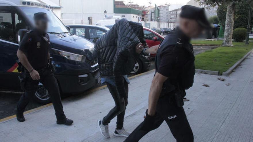 Ingresan en A Lama los 5 detenidos por un alijo de 500 kilos de cocaína en Marín