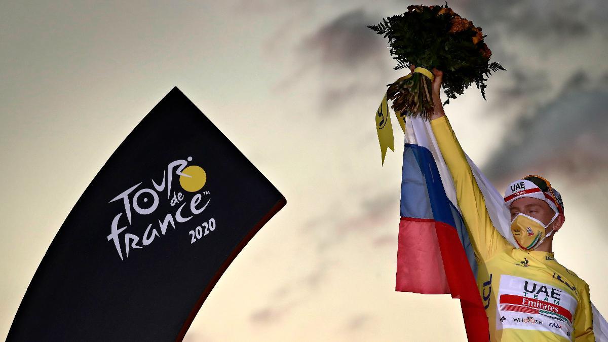 Pogacar celebra la victoria la conquista del primero de sus cinco Tours