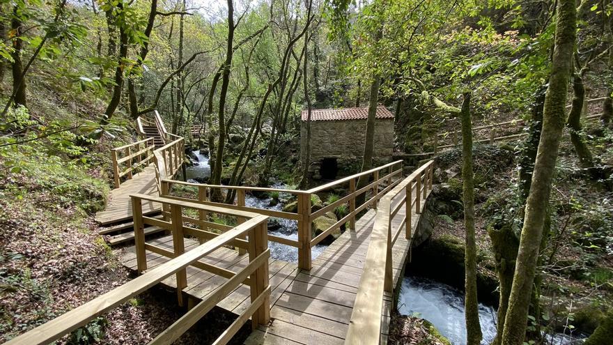 La ruta entre pasarelas y cascadas más bonita de Galicia, a treinta minutos de Santiago