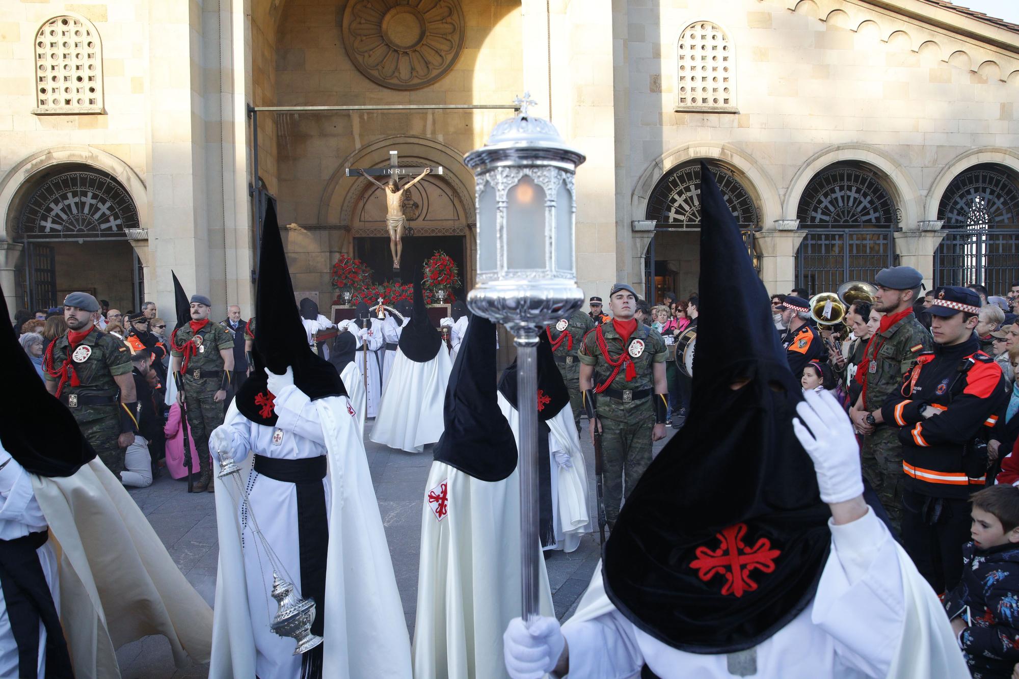 En imágenes: Así fue la multitudinaria procesión del Jueves Santo en Gijón