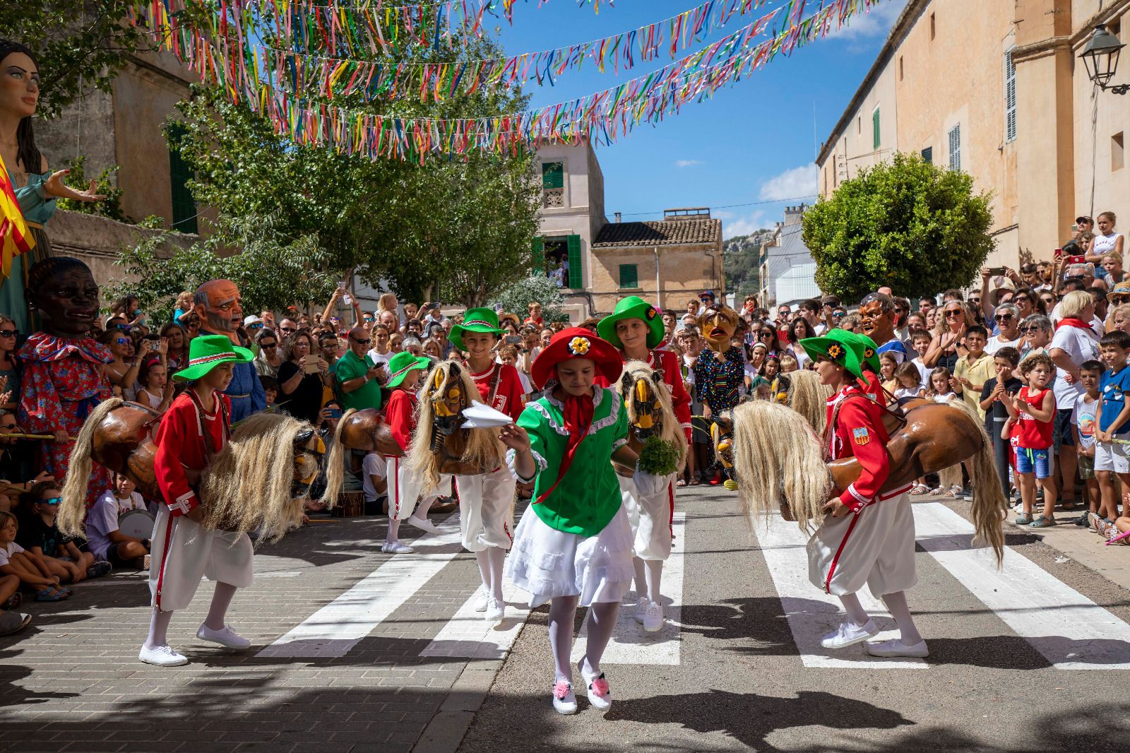 Fiesta del Cosso de Felanitx 2022 | 'Motomami', Sor Estiércol y ‘estelades’, el cóctel festivo del Cosso de Felanitx
