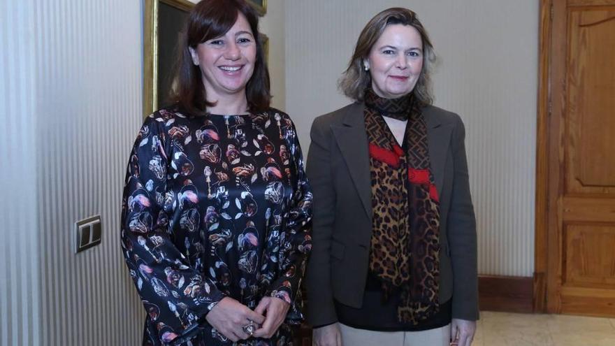 Francina Armengol y María Salom, ayer en el Consolat de la Mar.