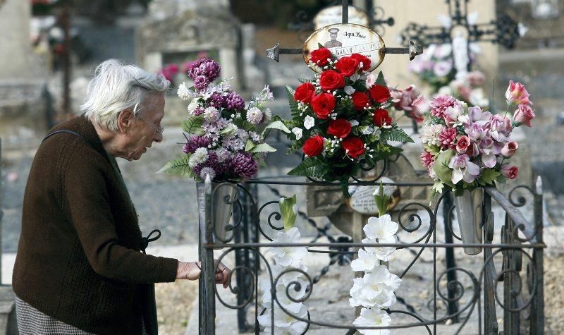 Día de Todos los Santos en el Cementerio de Zaragoza