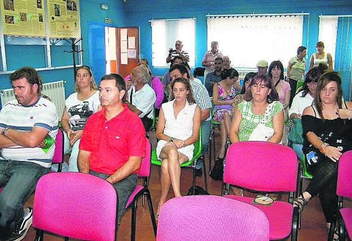 Los participantes en el curso de Carreño, ayer, antes de recibir sus diplomas.