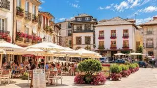 La clase media cambia San Sebastián por la "capital de las tapas gratis": tiene una catedral Unesco con 1.800 metros cuadrados de vidrieras medievales
