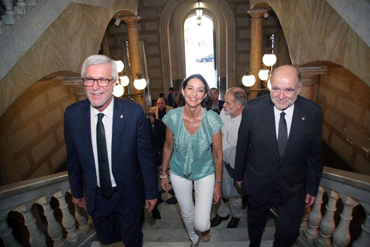 GRAF7028. TARRAGONA, 25/07/2018.- La ministra de Industria y Turismo, Reyes Maroto acompañada del alcalde de Tarragona, Josep Félix Ballesteros (i), y del subdelegado del gobierno, Joan Sabaté, durante su visita al ayuntamiento de Tarragona. EFE/Jaume Sellart GRAF7028. TARRAGONA, 25/07/2018.- La ministra de Industria y Turismo, Reyes Maroto acompañada del alcalde de Tarragona, Josep Félix Ballesteros (i), y del subdelegado del gobierno, Joan Sabaté, durante su visita al ayuntamiento de Tarragona. EFE/Jaume Sellart