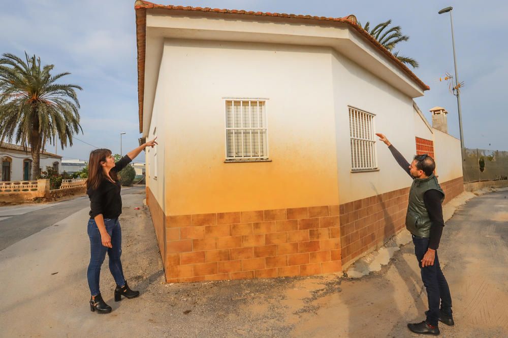 La obra realizada por la CHS en 2010 para evitar que el canal se inundara con caudales de las avenidas de las ramblas inunda tres barrio rurales de Pilar de la Horadada cuando hay lluvias torrenciales