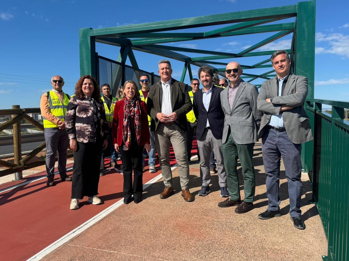 Martínez Mus inaugura la pasarela sobre las vías en el entorno de València Sud.