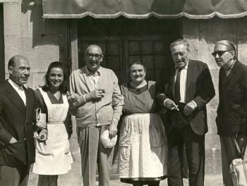Josep Pla, segundo por la derecha, junto a Gonzalo Torrente Ballester, Álvaro Cunqueiro y doña Carmen, tras un almuerzo en el restaurante El Mosquito, de Vigo