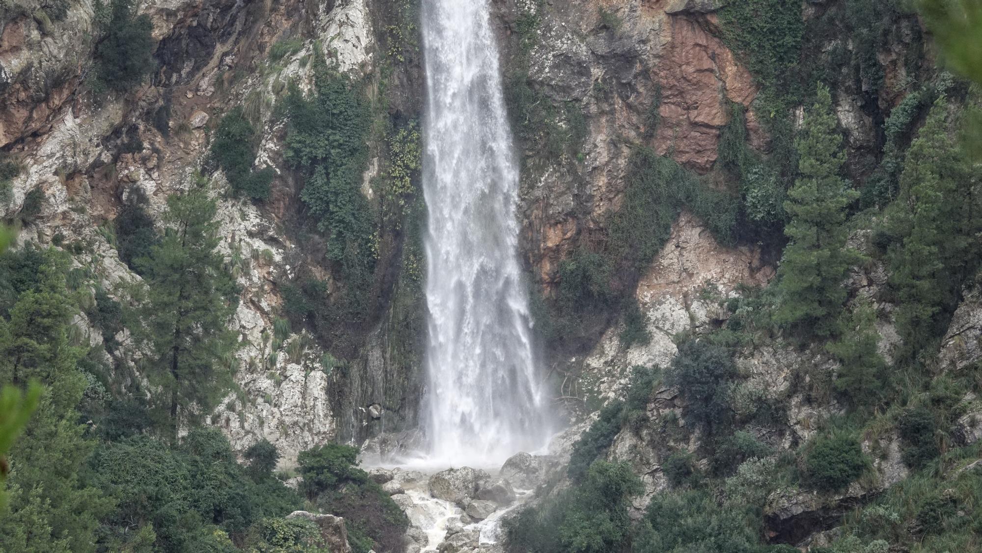 Las lluvias activan el impresionante salto de agua del Torrent des Lli