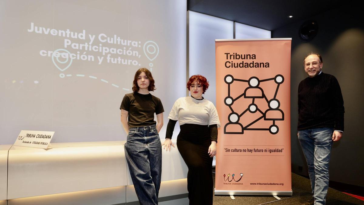 De izquierda a derecha, Lucía Corte, Marta Fernández Silverio y Javier Suárez Pandiello.