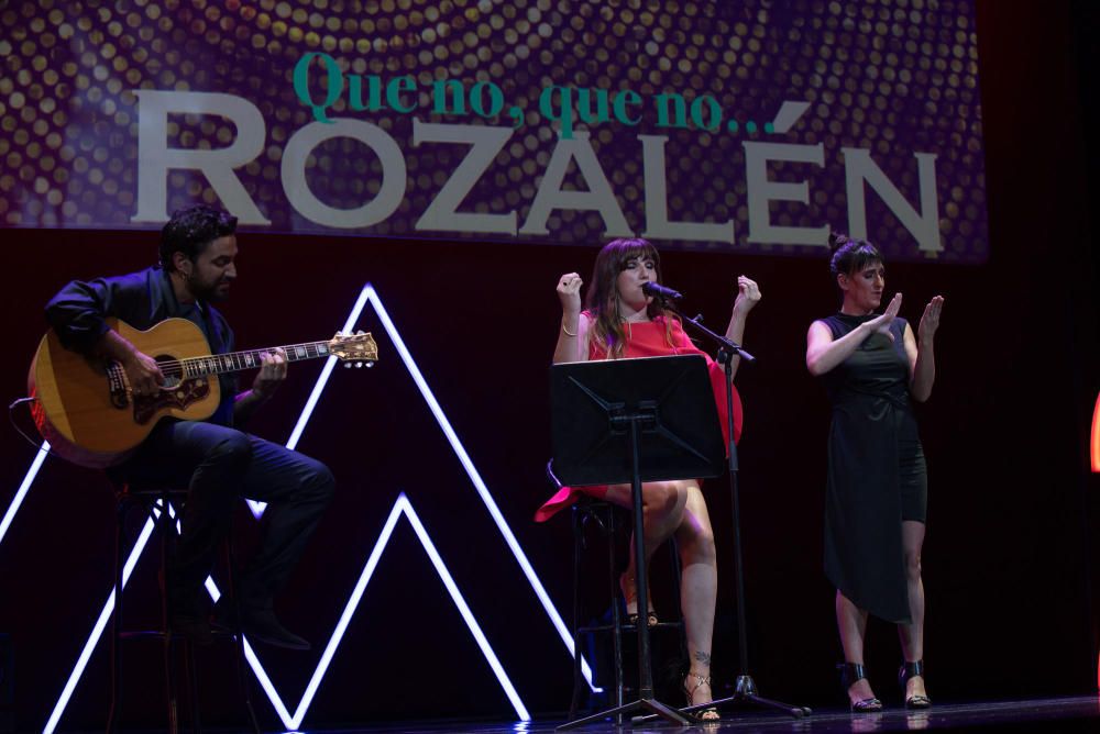 El Teatro Cervantes acogió una gala inaugural marcada por un aforo limitado, mascarillas por doquier y la ausencia de la tradicional y ambientada alfombra roja en sus aledaños.