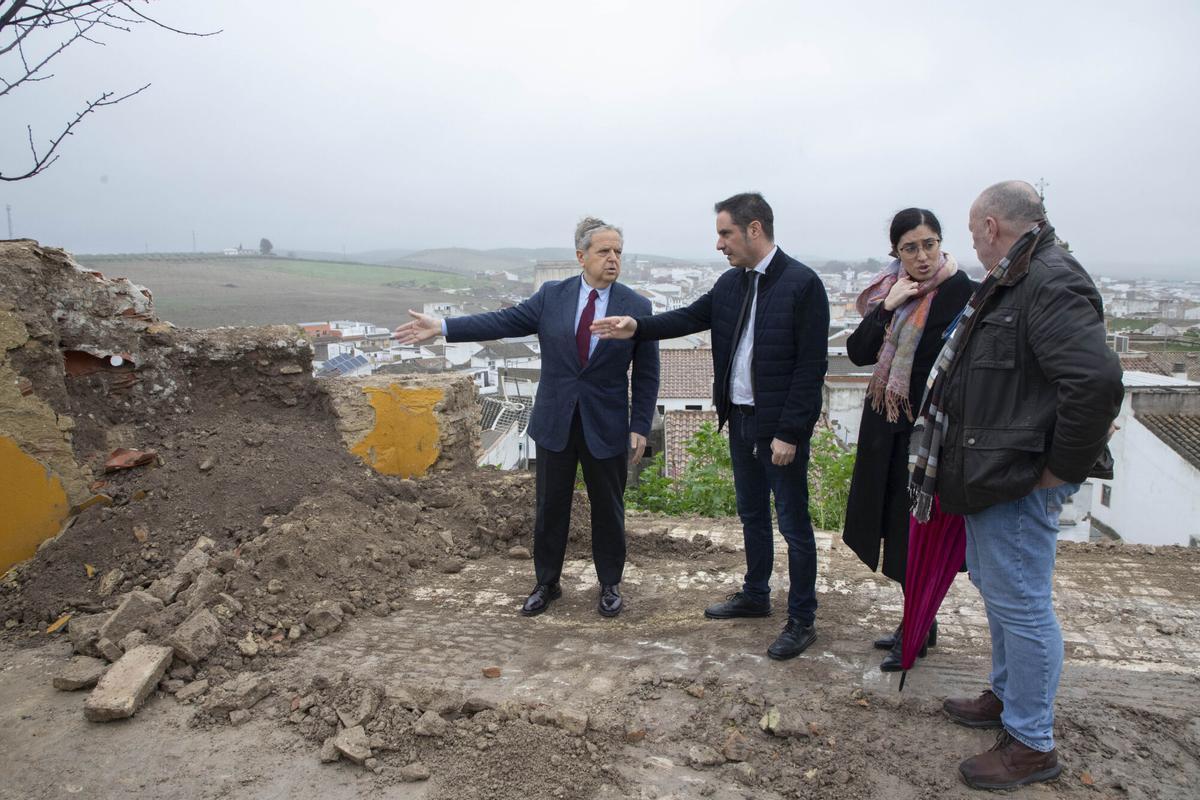 La Diputación colabora en las obras de recuperación del tapial de Castro del Río tras los desprendimientos.