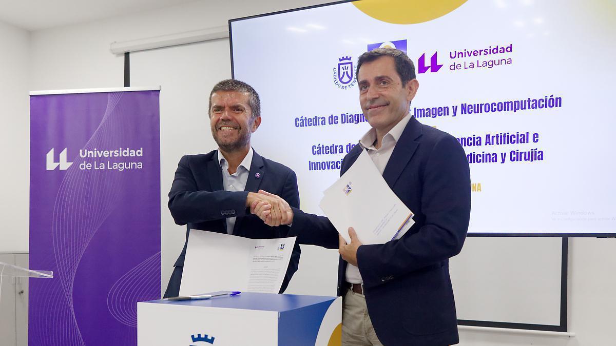 El rector de la Universidad de La Laguna, Francisco García, y el consejero de Innovación del Cabildo de Tenerife, Juan José Martínez.
