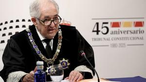 18/03/2025 El presidente del Tribunal Constitucional, Cándido Conde-Pumpido, durante la atención a los medios de comunicación. A 18 de marzo de 2025, en Cádiz (Andalucía, España). El presidente del Tribunal Constitucional, Cándido Conde-Pumpido y la vicepresidenta del Tribunal Constitucional, Inmaculada Montalbán Huertas, han presidido el Pleno jurisdiccional extraordinario del Tribunal Constitucional en el marco del 45º aniversario de su constitución y entrada en funcionamiento y para homenajear a la ciudad donde las Cortes de Cádiz aprobaron la Constitución de 1812. POLITICA Nacho Frade - Europa Press