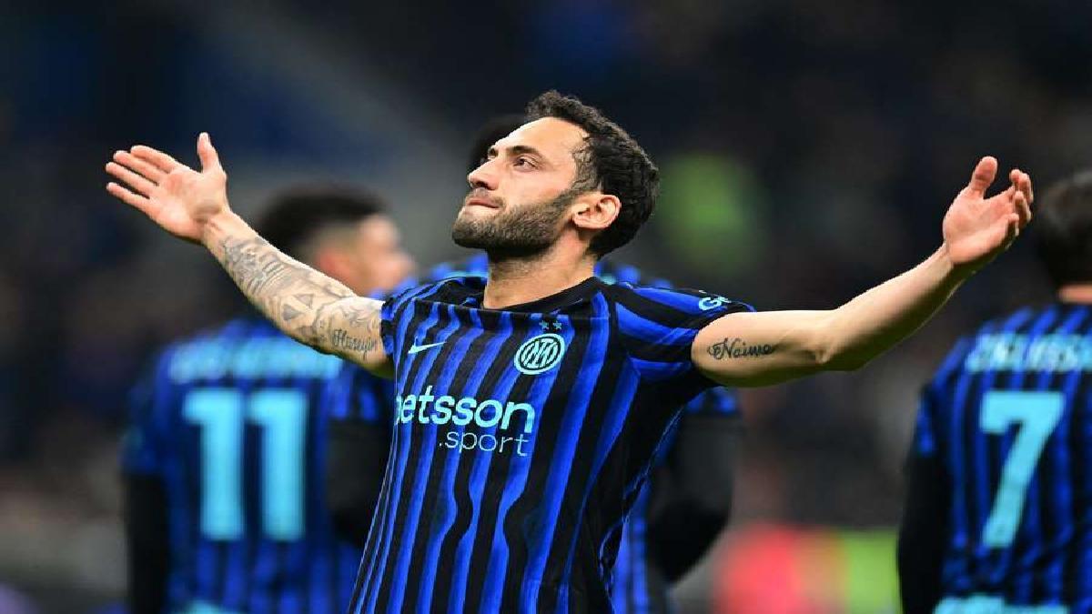 El Inter continúa líder de la Serie A a pesar de perder en el derbi de Milán