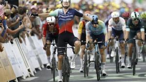 El caos s’apodera del Tour amb un esprint desastrós a Pau