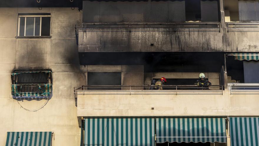 Aparatoso incendio en una vivienda de la avenida Miramar de Fuengirola