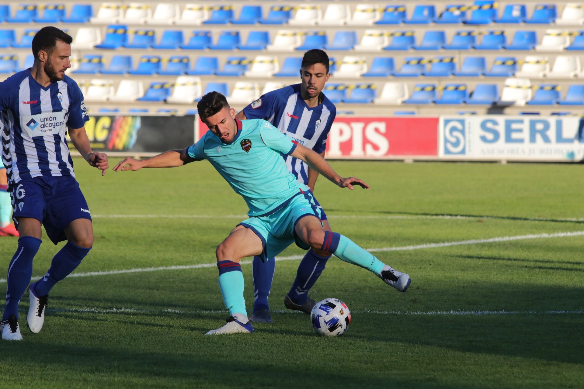 El Alcoyano se anota su primera victoria de la temporada (1-0)