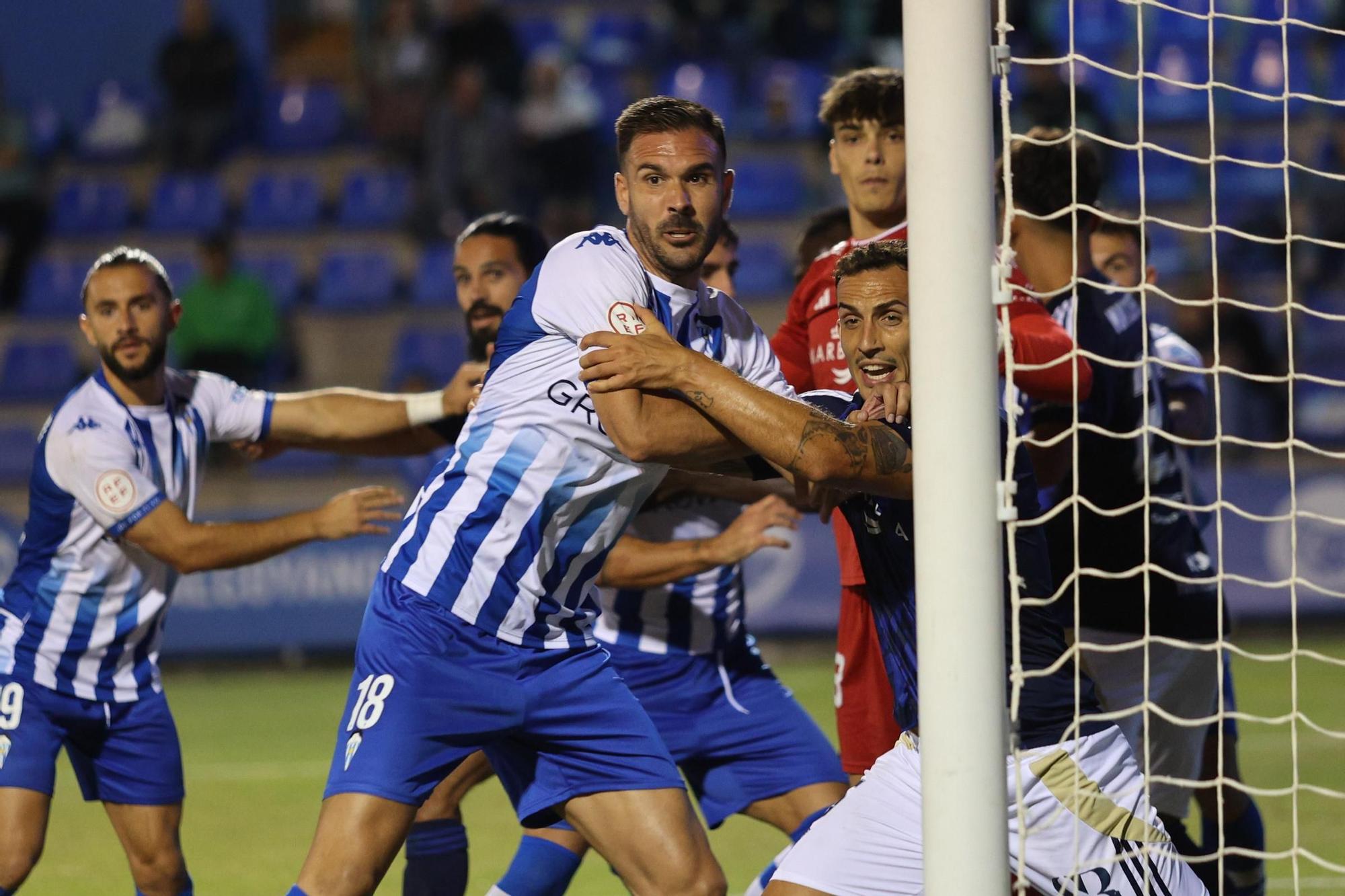 El Alcoyano vuela empujado por la afición