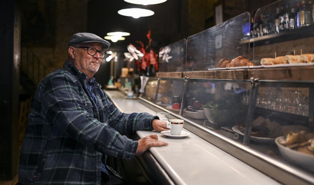El dia en què el Paco va veure el mar després de 52 dies a l’uci per covid: «Vaig reconnectar amb la vida» El dia en què el Paco va veure el mar després de 52 dies a l’uci per covid: «Vaig reconnectar amb la vida»