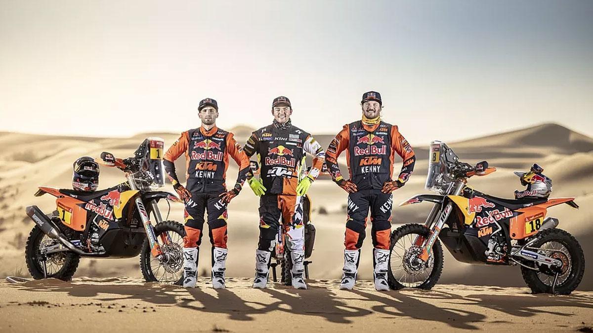 El vigente campeón del Dakar Kevin Benavides, junto a Walkner y Price en KTM