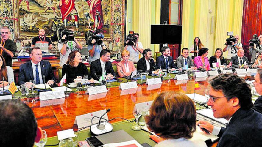 Un instante de la reunión que los consejeros regionales de Agricultura mantuvieron en el Ministerio de Agricultura.