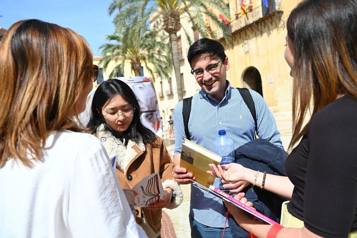 Libros de varios géneros se entregaron este jueves por 24 puntos de Elche